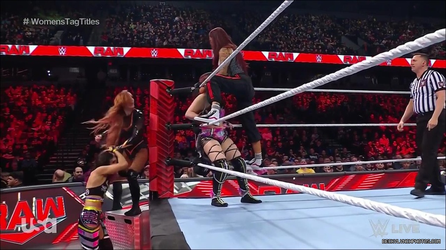 WWE_Monday_Night_Raw_2023_02_27_720p_HDTV_x264-NWCHD_mp4_007001205.jpg