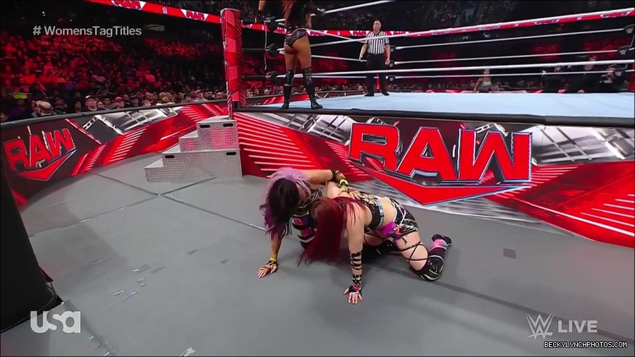 WWE_Monday_Night_Raw_2023_02_27_720p_HDTV_x264-NWCHD_mp4_007020892.jpg
