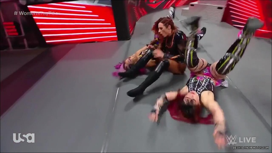 WWE_Monday_Night_Raw_2023_02_27_720p_HDTV_x264-NWCHD_mp4_007028499.jpg