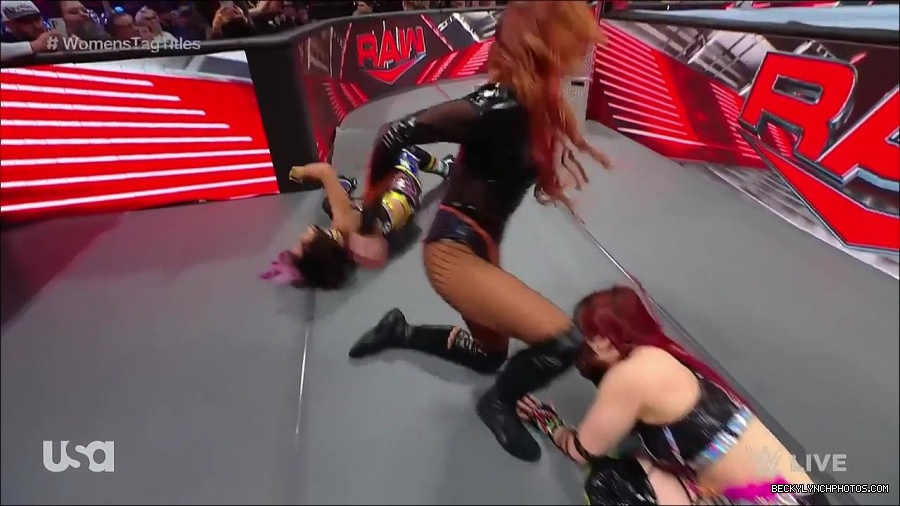 WWE_Monday_Night_Raw_2023_02_27_720p_HDTV_x264-NWCHD_mp4_007030101.jpg