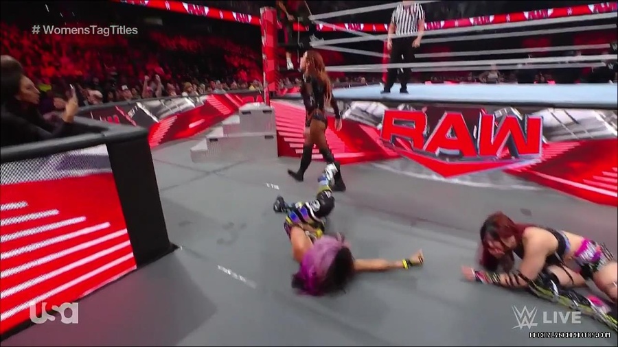 WWE_Monday_Night_Raw_2023_02_27_720p_HDTV_x264-NWCHD_mp4_007032503.jpg