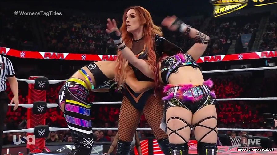 WWE_Monday_Night_Raw_2023_02_27_720p_HDTV_x264-NWCHD_mp4_007070943.jpg