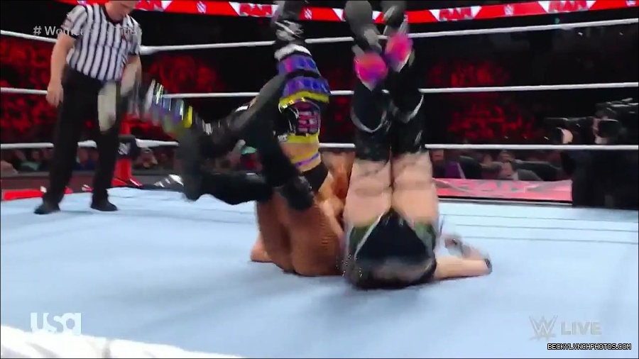 WWE_Monday_Night_Raw_2023_02_27_720p_HDTV_x264-NWCHD_mp4_007072144.jpg