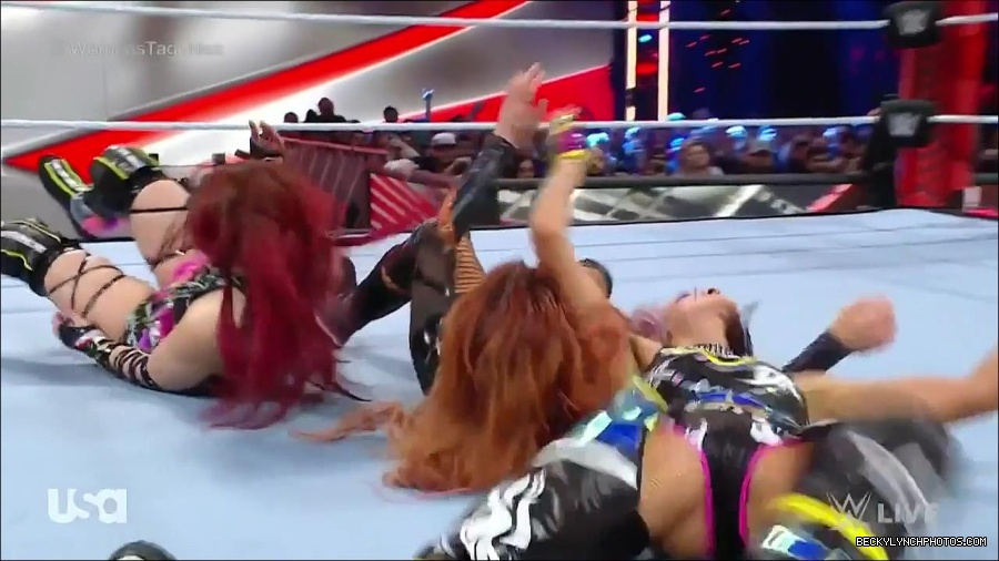 WWE_Monday_Night_Raw_2023_02_27_720p_HDTV_x264-NWCHD_mp4_007072945.jpg
