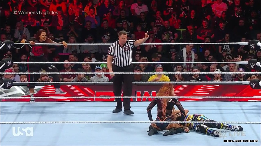 WWE_Monday_Night_Raw_2023_02_27_720p_HDTV_x264-NWCHD_mp4_007080152.jpg
