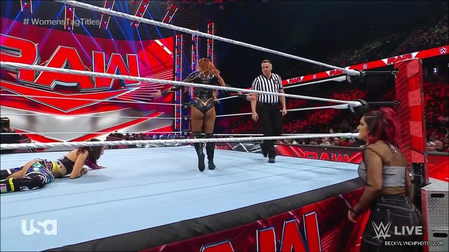 WWE_Monday_Night_Raw_2023_02_27_720p_HDTV_x264-NWCHD_mp4_007090162.jpg