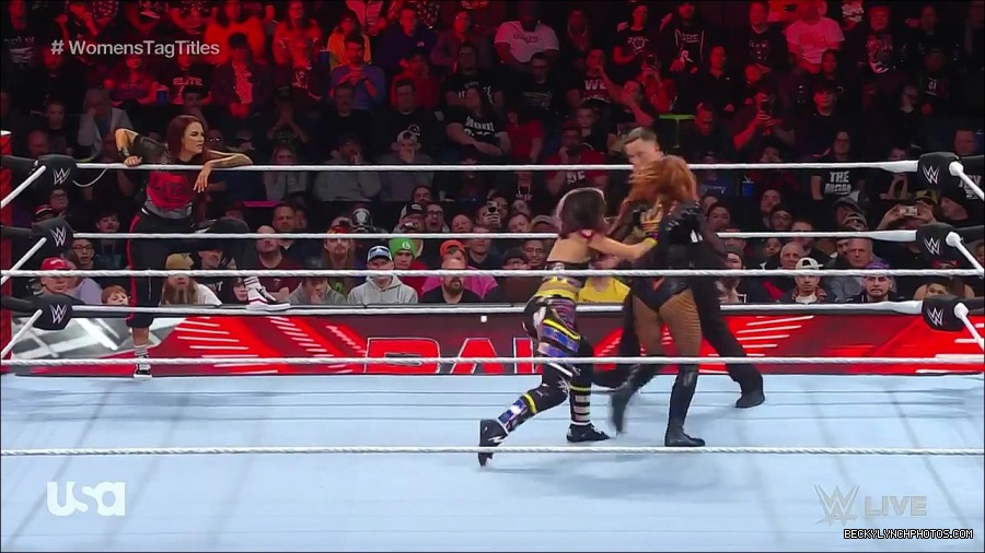 WWE_Monday_Night_Raw_2023_02_27_720p_HDTV_x264-NWCHD_mp4_007095767.jpg