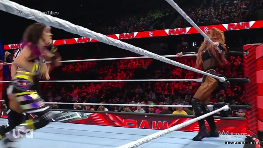 WWE_Monday_Night_Raw_2023_02_27_720p_HDTV_x264-NWCHD_mp4_007097369.jpg
