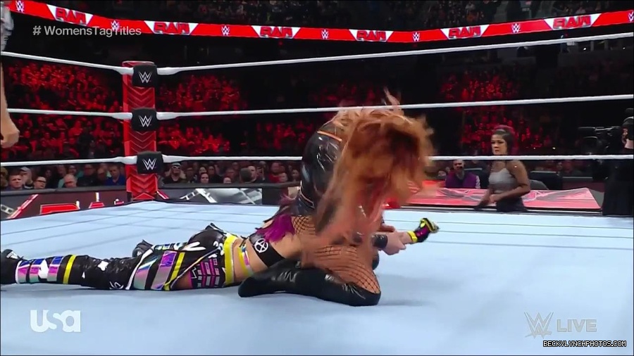 WWE_Monday_Night_Raw_2023_02_27_720p_HDTV_x264-NWCHD_mp4_007113385.jpg