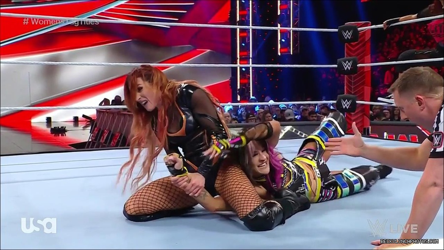 WWE_Monday_Night_Raw_2023_02_27_720p_HDTV_x264-NWCHD_mp4_007120993.jpg