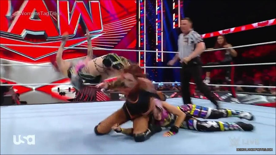 WWE_Monday_Night_Raw_2023_02_27_720p_HDTV_x264-NWCHD_mp4_007123795.jpg