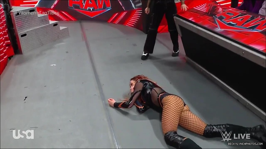 WWE_Monday_Night_Raw_2023_02_27_720p_HDTV_x264-NWCHD_mp4_007130202.jpg