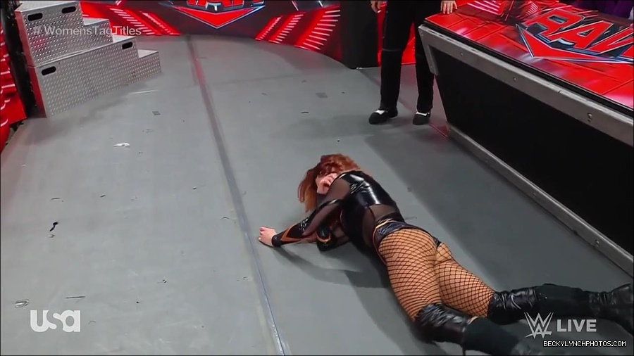 WWE_Monday_Night_Raw_2023_02_27_720p_HDTV_x264-NWCHD_mp4_007130602.jpg