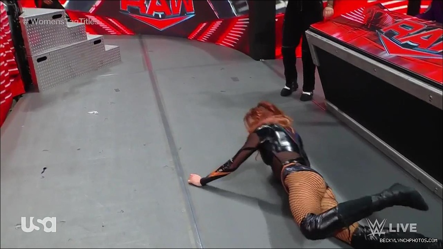 WWE_Monday_Night_Raw_2023_02_27_720p_HDTV_x264-NWCHD_mp4_007131003.jpg