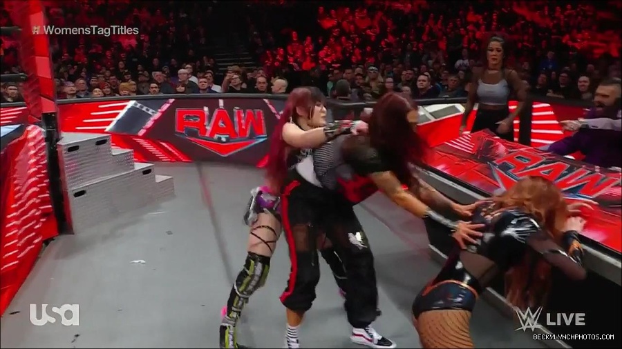 WWE_Monday_Night_Raw_2023_02_27_720p_HDTV_x264-NWCHD_mp4_007135807.jpg