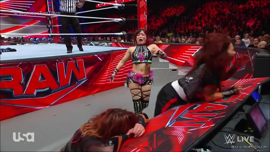 WWE_Monday_Night_Raw_2023_02_27_720p_HDTV_x264-NWCHD_mp4_007137809.jpg
