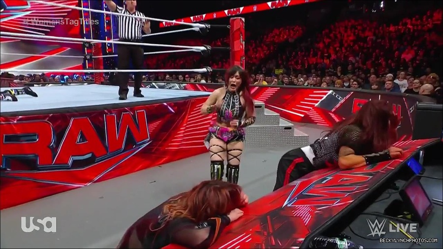 WWE_Monday_Night_Raw_2023_02_27_720p_HDTV_x264-NWCHD_mp4_007138210.jpg