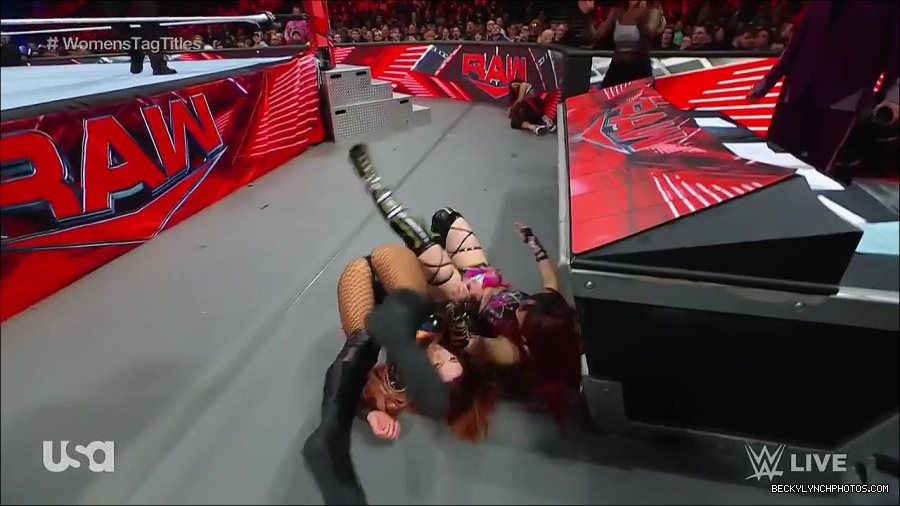 WWE_Monday_Night_Raw_2023_02_27_720p_HDTV_x264-NWCHD_mp4_007149421.jpg