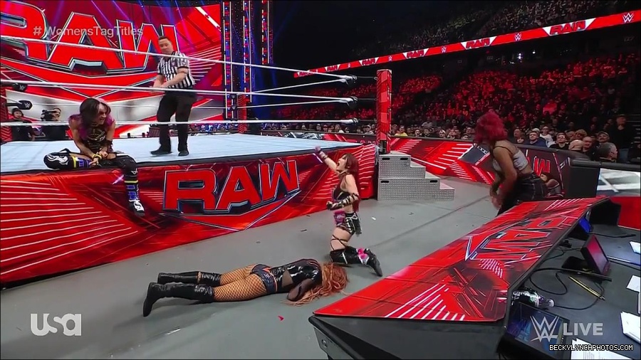 WWE_Monday_Night_Raw_2023_02_27_720p_HDTV_x264-NWCHD_mp4_007155027.jpg