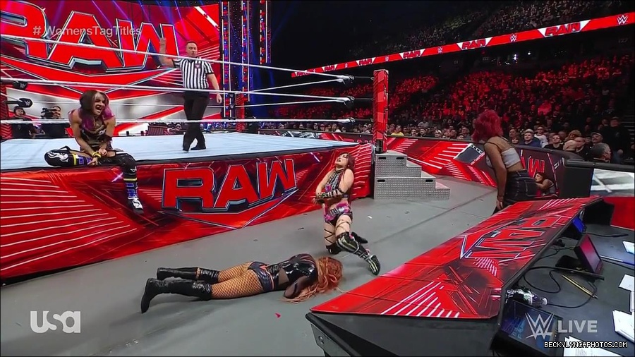 WWE_Monday_Night_Raw_2023_02_27_720p_HDTV_x264-NWCHD_mp4_007155427.jpg
