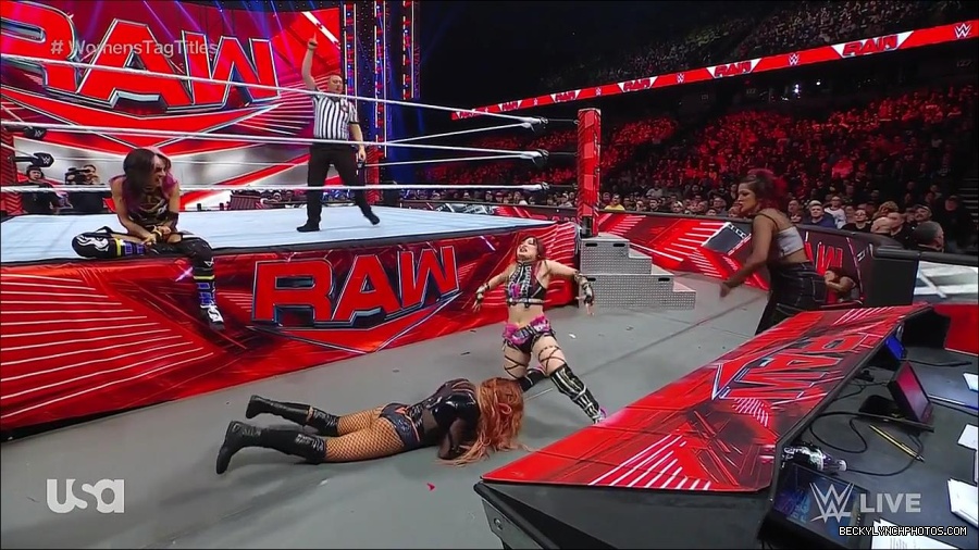 WWE_Monday_Night_Raw_2023_02_27_720p_HDTV_x264-NWCHD_mp4_007155827.jpg