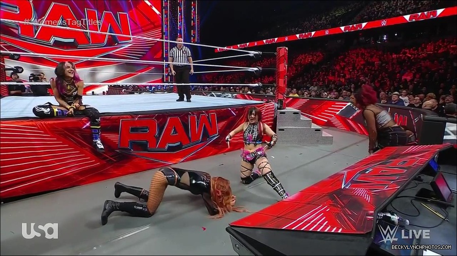 WWE_Monday_Night_Raw_2023_02_27_720p_HDTV_x264-NWCHD_mp4_007157029.jpg