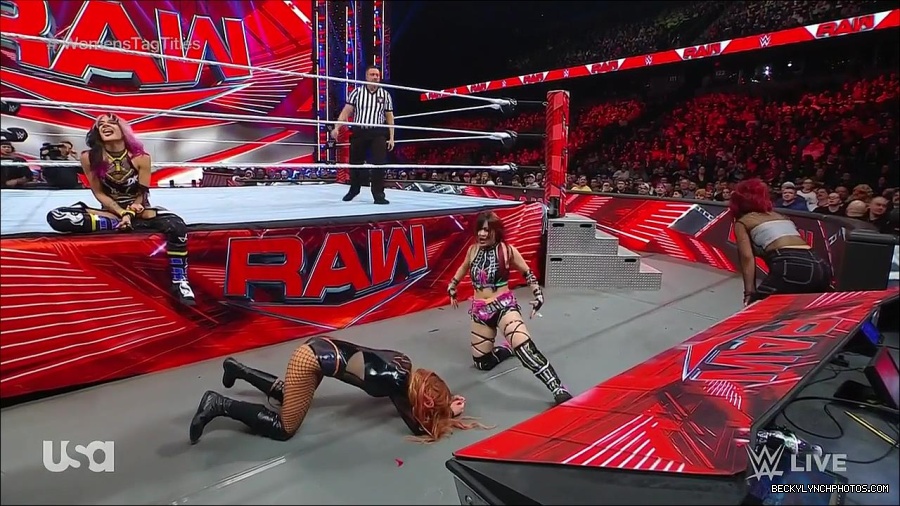WWE_Monday_Night_Raw_2023_02_27_720p_HDTV_x264-NWCHD_mp4_007157829.jpg