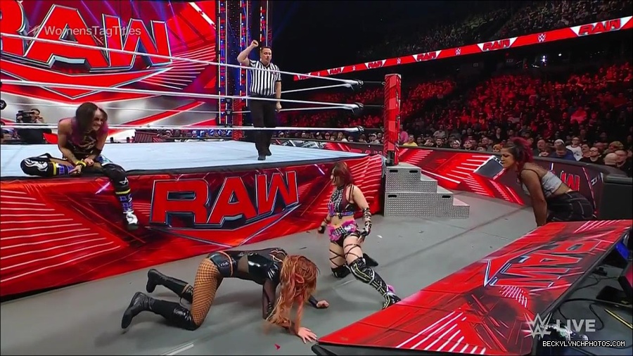 WWE_Monday_Night_Raw_2023_02_27_720p_HDTV_x264-NWCHD_mp4_007158630.jpg