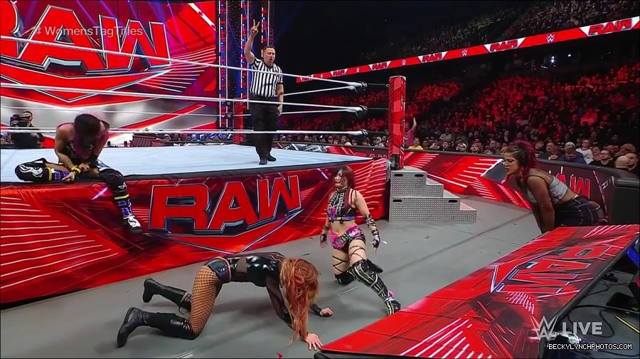 WWE_Monday_Night_Raw_2023_02_27_720p_HDTV_x264-NWCHD_mp4_007159031.jpg