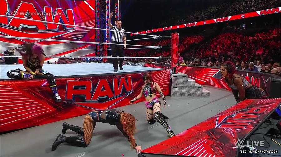WWE_Monday_Night_Raw_2023_02_27_720p_HDTV_x264-NWCHD_mp4_007159431.jpg