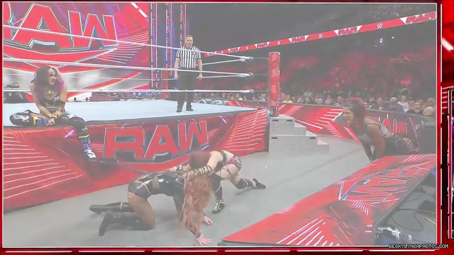 WWE_Monday_Night_Raw_2023_02_27_720p_HDTV_x264-NWCHD_mp4_007160232.jpg