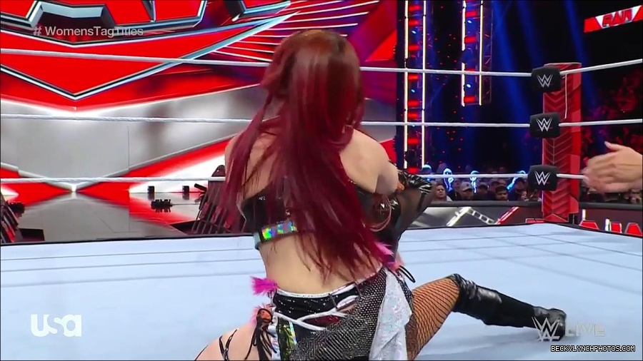 WWE_Monday_Night_Raw_2023_02_27_720p_HDTV_x264-NWCHD_mp4_007185057.jpg