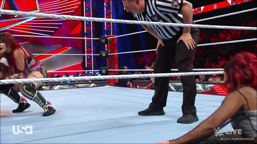 WWE_Monday_Night_Raw_2023_02_27_720p_HDTV_x264-NWCHD_mp4_007193865.jpg