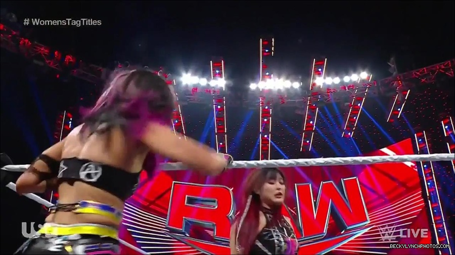 WWE_Monday_Night_Raw_2023_02_27_720p_HDTV_x264-NWCHD_mp4_007207879.jpg