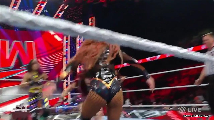 WWE_Monday_Night_Raw_2023_02_27_720p_HDTV_x264-NWCHD_mp4_007216288.jpg