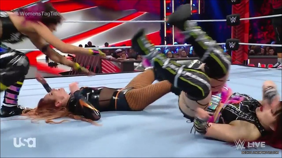 WWE_Monday_Night_Raw_2023_02_27_720p_HDTV_x264-NWCHD_mp4_007223095.jpg