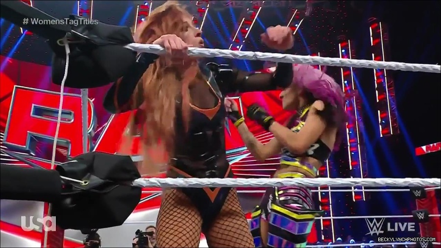 WWE_Monday_Night_Raw_2023_02_27_720p_HDTV_x264-NWCHD_mp4_007289561.jpg