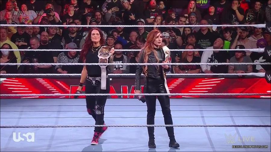 WWE_Monday_Night_Raw_2023_03_06_720p_HDTV_x264-NWCHD_mp4_007138576.jpg