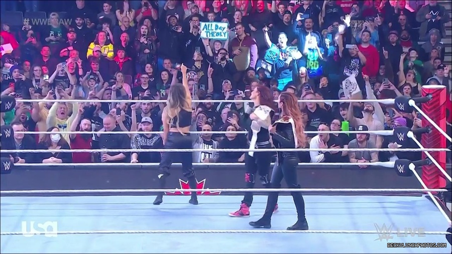 WWE_Monday_Night_Raw_2023_03_06_720p_HDTV_x264-NWCHD_mp4_007235473.jpg