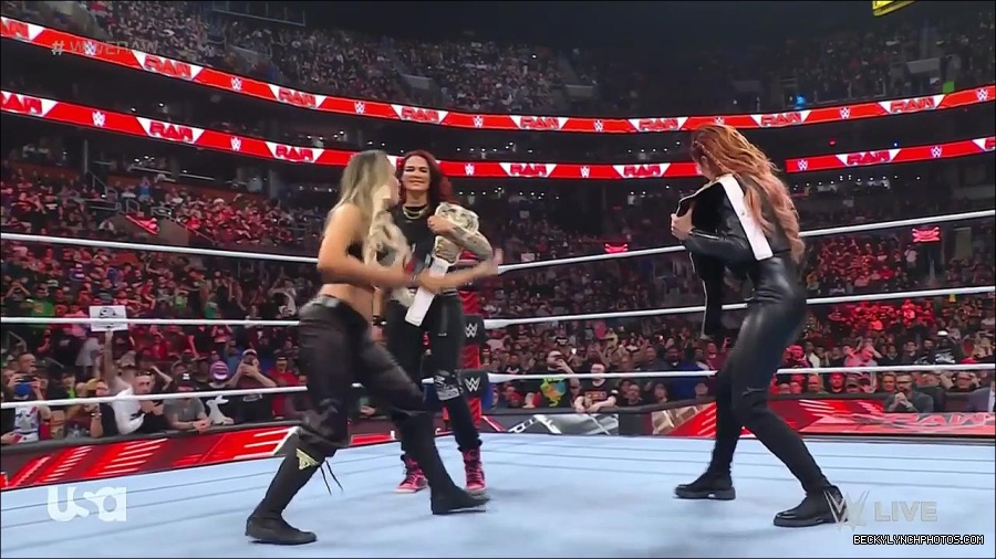 WWE_Monday_Night_Raw_2023_03_06_720p_HDTV_x264-NWCHD_mp4_007237875.jpg
