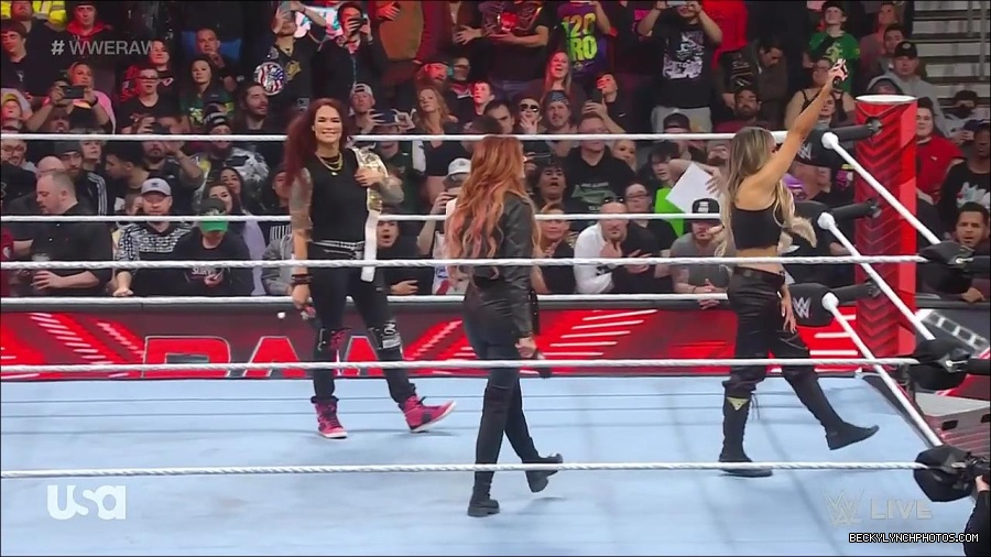 WWE_Monday_Night_Raw_2023_03_06_720p_HDTV_x264-NWCHD_mp4_007239477.jpg