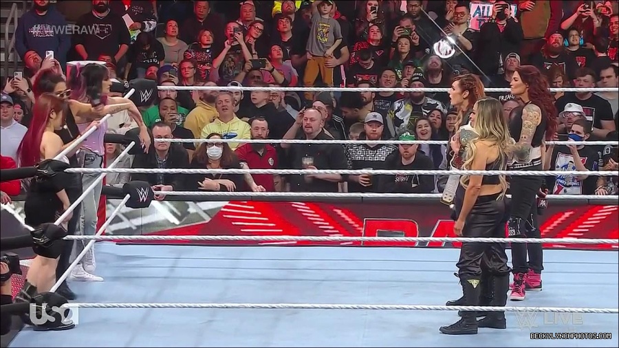 WWE_Monday_Night_Raw_2023_03_06_720p_HDTV_x264-NWCHD_mp4_007301138.jpg