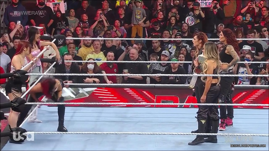 WWE_Monday_Night_Raw_2023_03_06_720p_HDTV_x264-NWCHD_mp4_007302340.jpg
