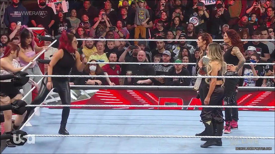 WWE_Monday_Night_Raw_2023_03_06_720p_HDTV_x264-NWCHD_mp4_007302740.jpg