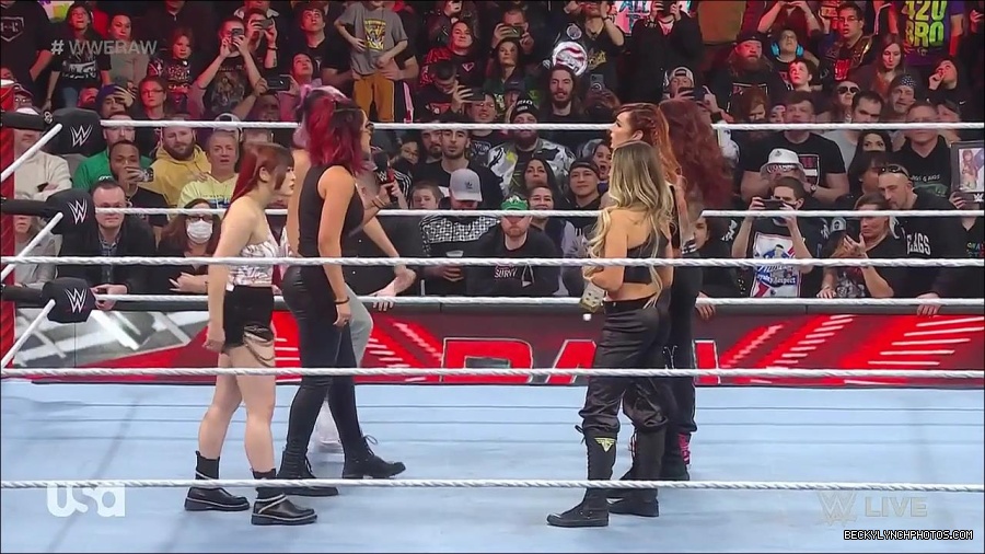 WWE_Monday_Night_Raw_2023_03_06_720p_HDTV_x264-NWCHD_mp4_007306344.jpg