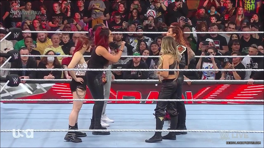 WWE_Monday_Night_Raw_2023_03_06_720p_HDTV_x264-NWCHD_mp4_007307945.jpg