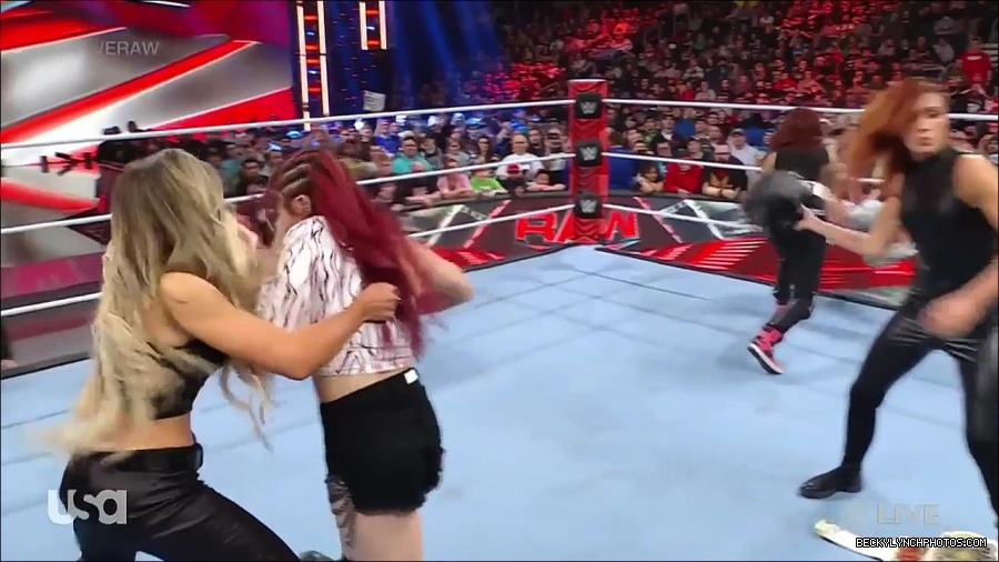 WWE_Monday_Night_Raw_2023_03_06_720p_HDTV_x264-NWCHD_mp4_007393631.jpg