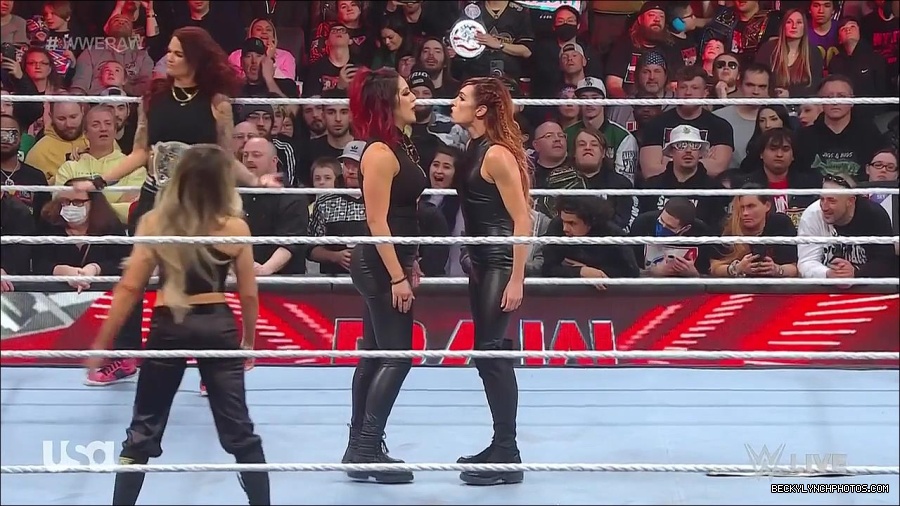 WWE_Monday_Night_Raw_2023_03_06_720p_HDTV_x264-NWCHD_mp4_007397635.jpg