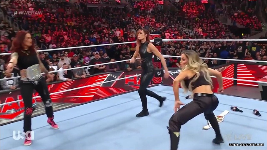 WWE_Monday_Night_Raw_2023_03_06_720p_HDTV_x264-NWCHD_mp4_007422460.jpg