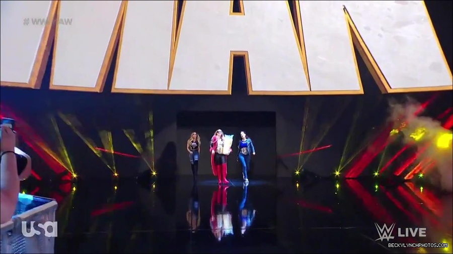 WWE_Monday_Night_Raw_2023_03_20_720p_HDTV_x264-NWCHD_mp4_005017337.jpg